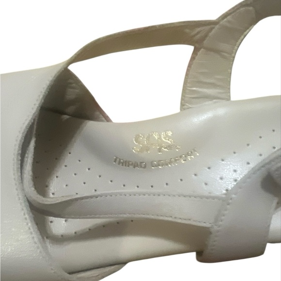 SAS Cream Sandals with Adjustable Slingback - Picture 3 of 7